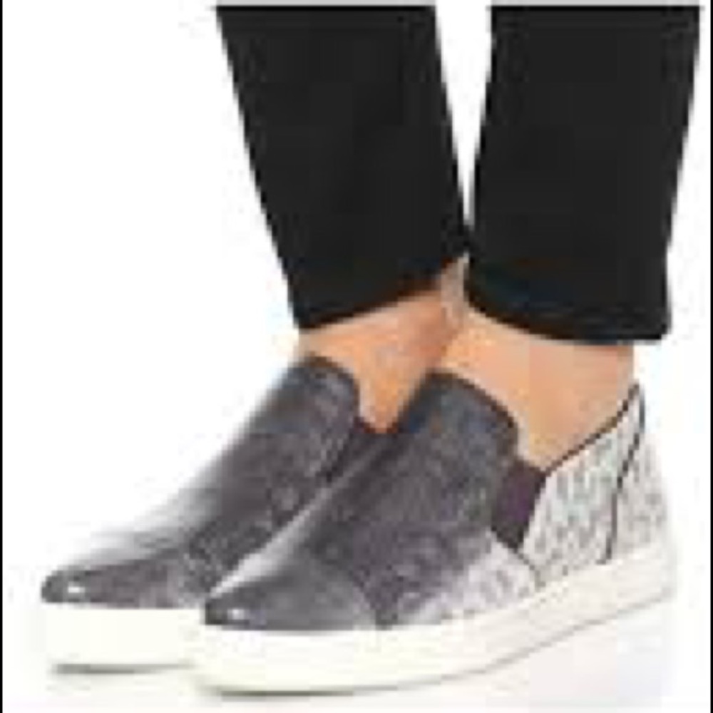 Vince Paeyre Pointy Toe Slip on Sneakers Snakeskin Loafers Size 8.5